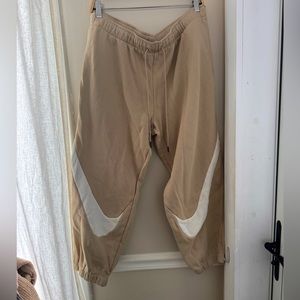 Nike Swoosh Easy Fleece Joggers